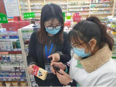 成都芳草街街道市场监管所开展“春雷行动2021”药械质量安全执法行动 保障医护人员防护用品零售安全